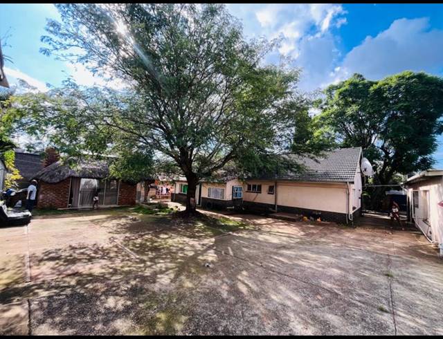 6 BEDROOM HOUSE FOR SALE IN RHODESFIELD